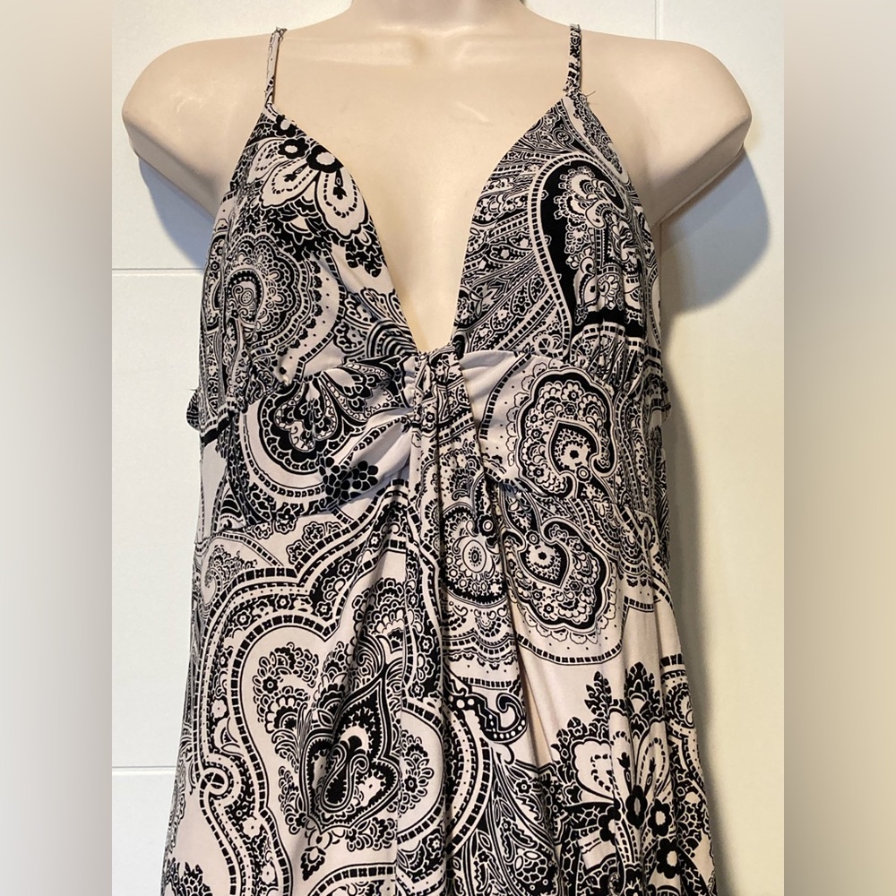 Black and White Paisley nightgown